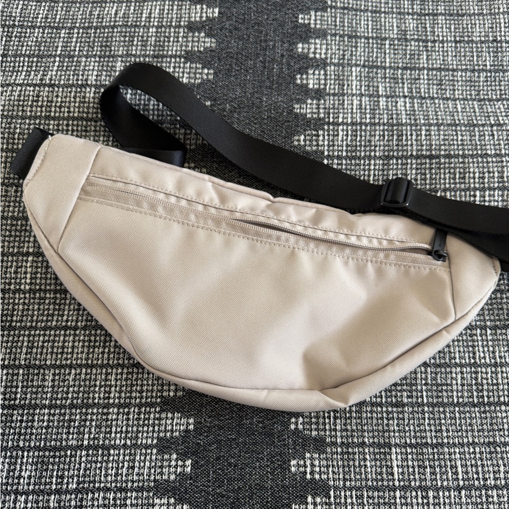 Everlane Renew Transit Gray Crossbody Bag - Picture 5 of 6